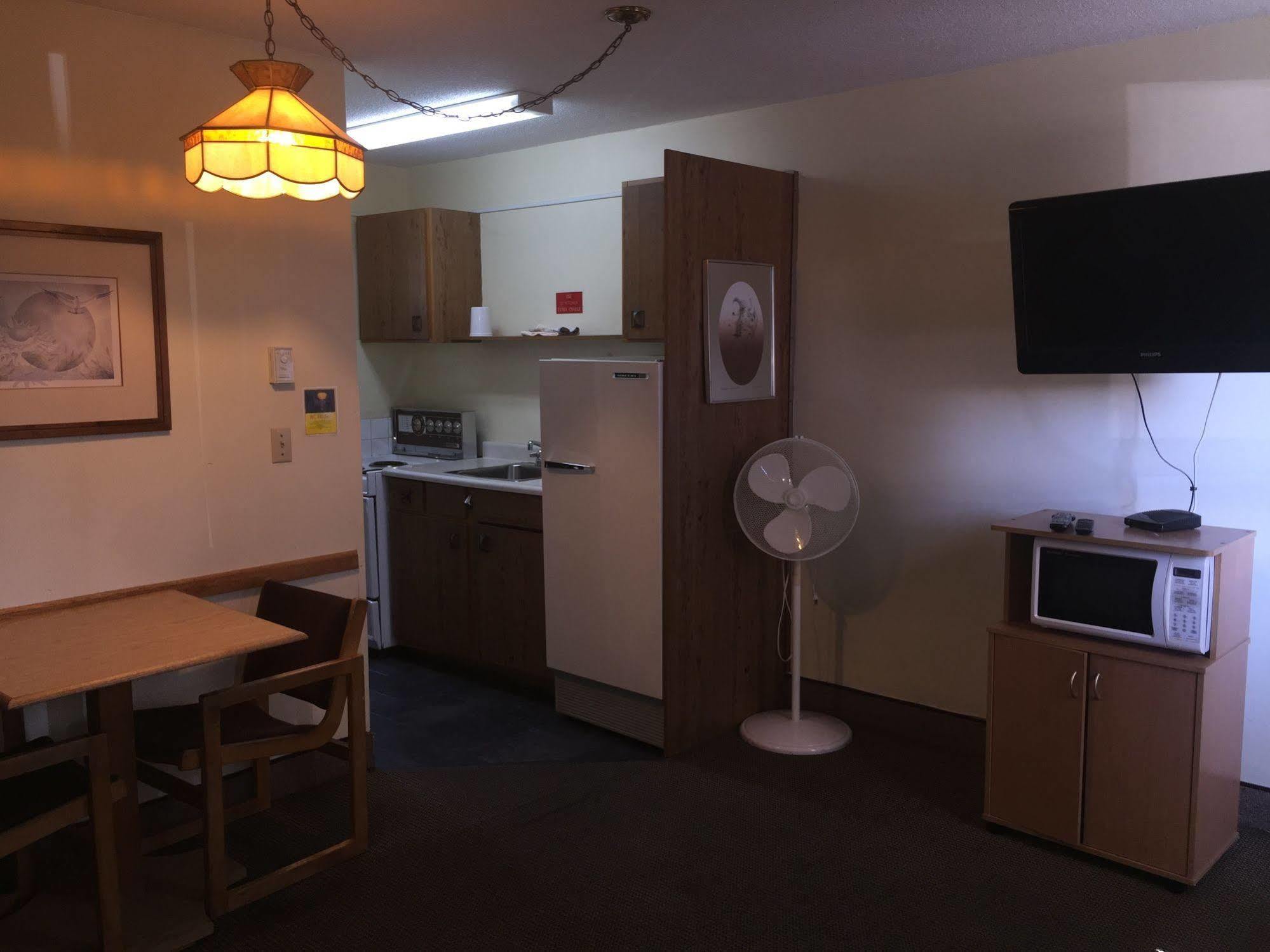 Tyee Village Motel Port Alberni Ngoại thất bức ảnh