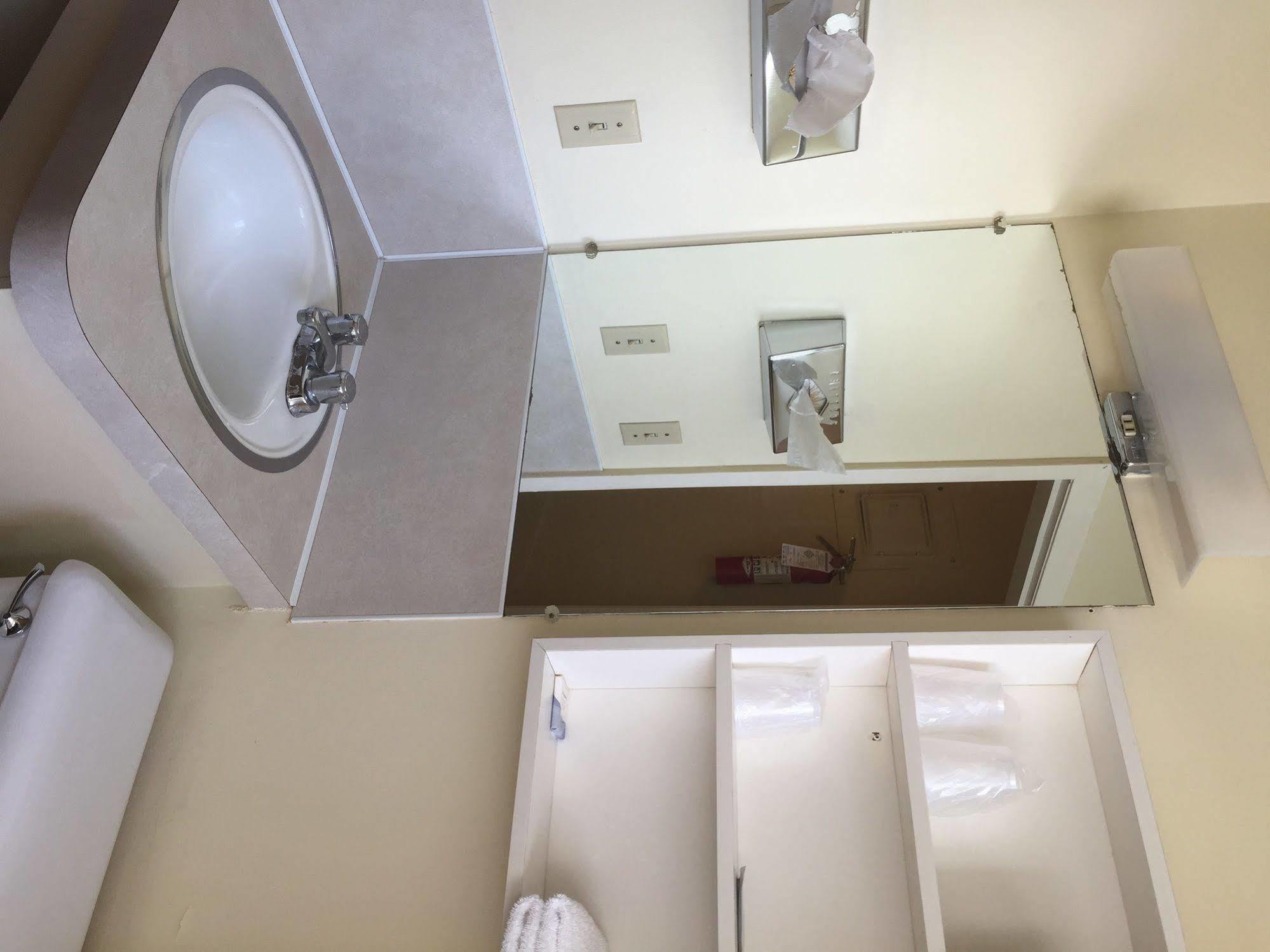Tyee Village Motel Port Alberni Ngoại thất bức ảnh