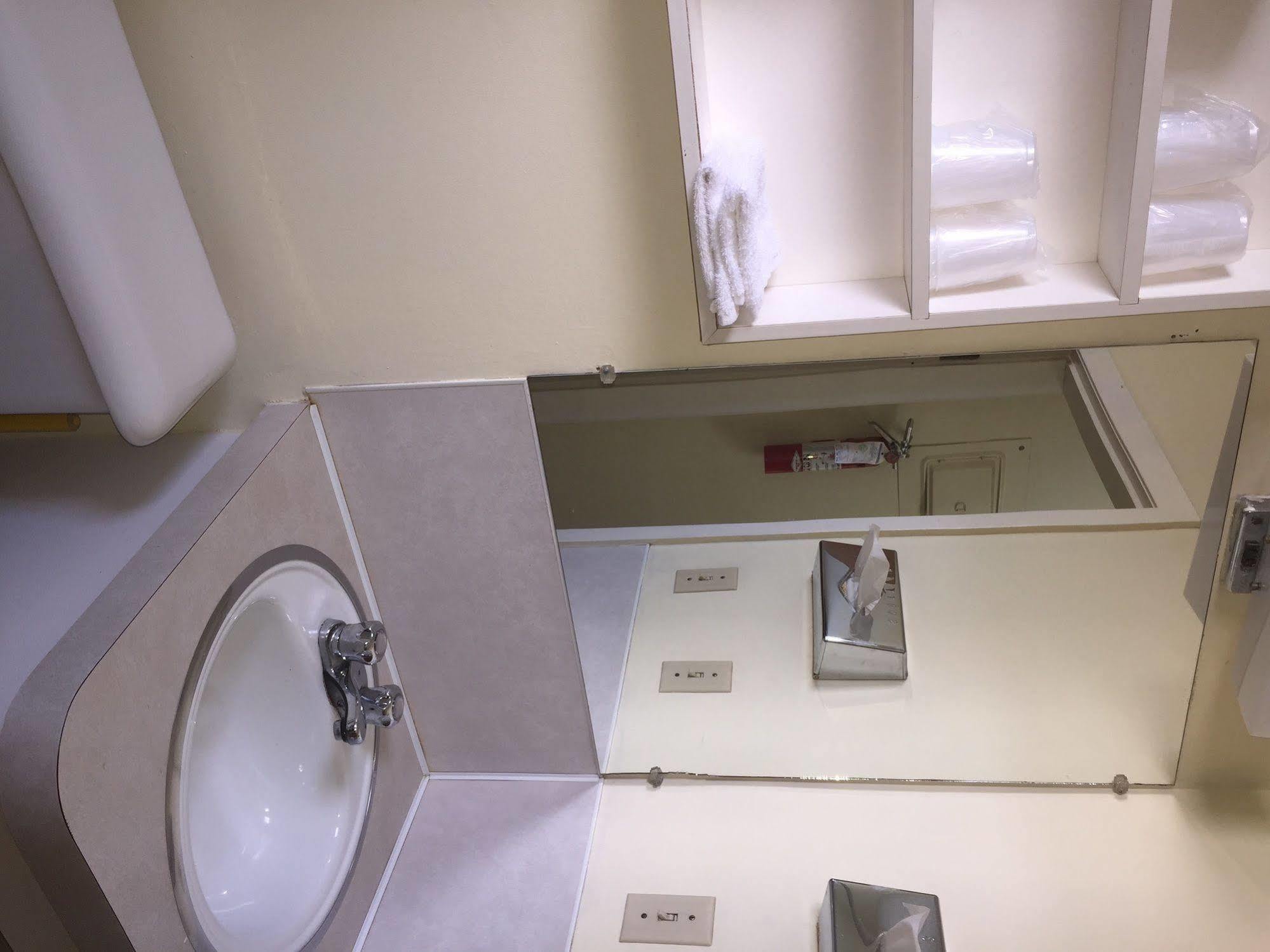Tyee Village Motel Port Alberni Ngoại thất bức ảnh