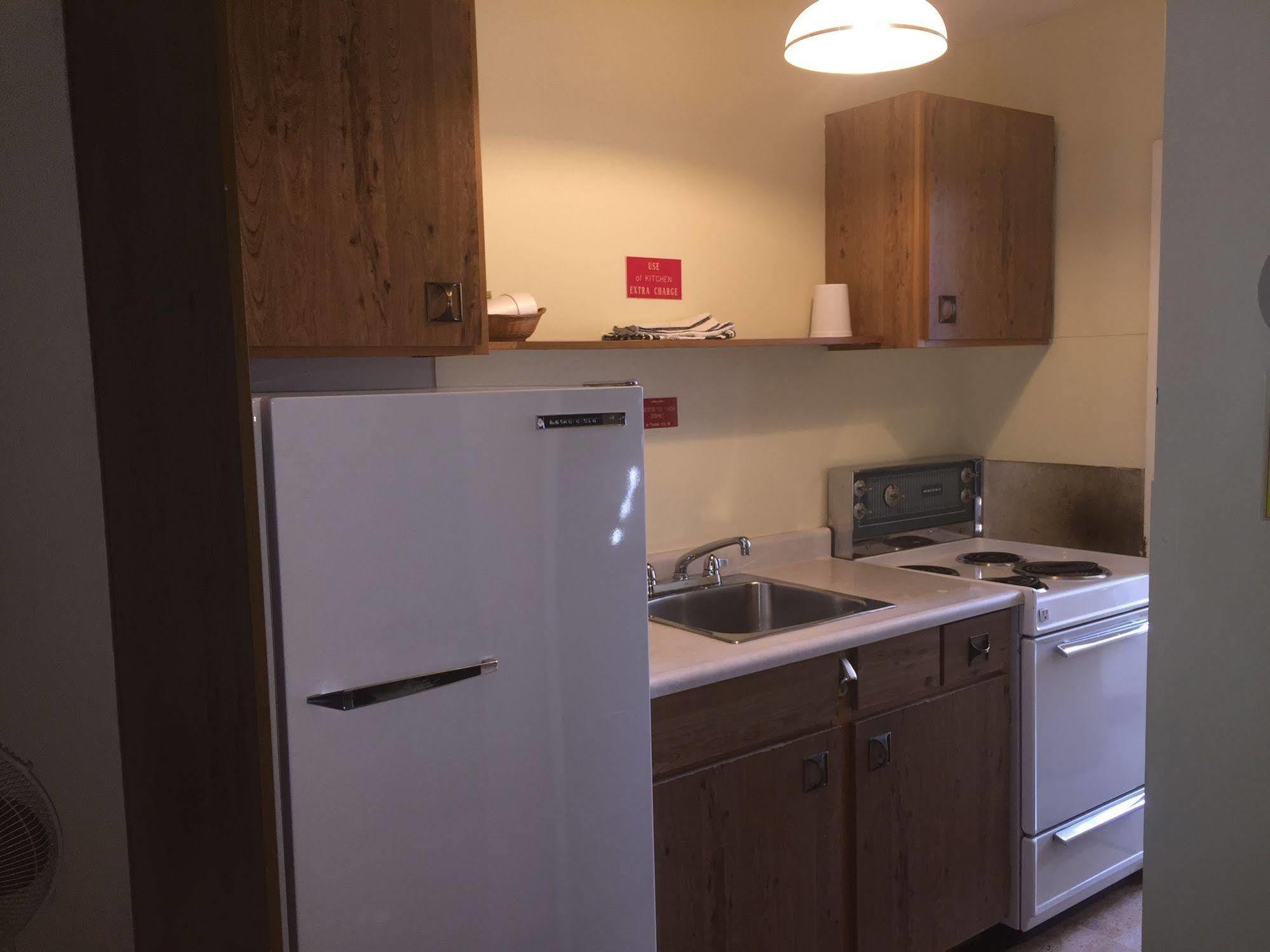 Tyee Village Motel Port Alberni Ngoại thất bức ảnh